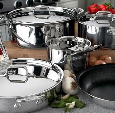 Домакински съдове и приспособления