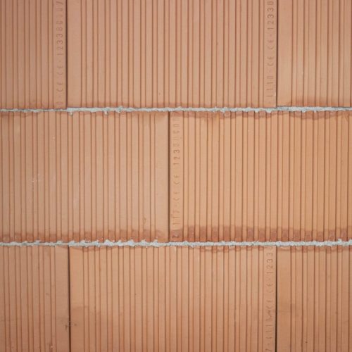 Керамичен блок Porotherm 25 предназначен за изграждане на неносещи външни стени с дебелина 25 cm.- 75 x 250 x 238 mm  60 бр/палет