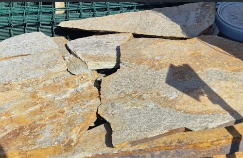 Естествен камък Гнайс за настилка – Свободни форми (палет 15 м²)